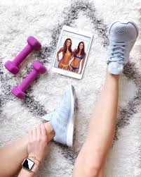 The tone it up app helps you manage every part of your health and fitness, including workout videos with expert trainers you can use any time, nutrition guidance, and options to track your progress as well as set up notifications for workout reminders and motivation. Does Tone It Up Actually Work Popsugar Fitness