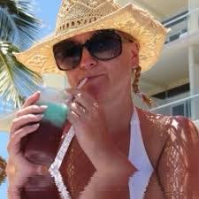 Lisa Croxton's Instagram, Twitter & Facebook