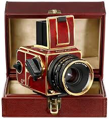 The Man Made Self Picture This The Hasselblad 500 Series Vintage Cameras Vintage Film Camera Retro Camera