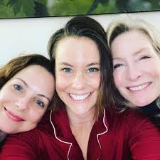 I'm so grateful to be with @ashleywilliamsandcompany and @akathryn.holbrook  tonight in NYC watching #SisterSwap!! Thank you all so much for joining us,  posting, commenting, cheering. What a fun journey this has been!!!