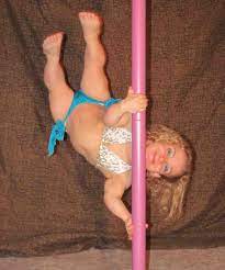 Tiny poledancer: Meet the world's smallest stripper who has a legion of  fans and a strapping 6ft boyfriend – The Sun | The Sun