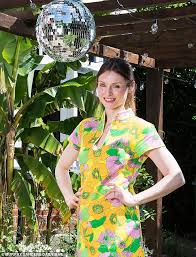 Submitted 4 months ago by tuarusukdefiant. Sophie Ellis Bextor Talks Surviving Lockdown With Five Sons And Performing Concerts From Her Kitchen Daily Mail Online