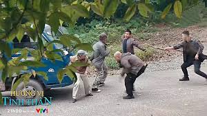 Trong tập 31 của hương vị tình thân, bà dần (nsnd như quỳnh) bị ô tô lao đến ngay trước mắt thì có cánh tay giống với nam (phương oanh) kéo lại kịp thời. HÆ°Æ¡ng Vá»‹ Tinh Than Táº­p 22 Ong Sinh Xá»­ Ä'áº¹p Bá»n LÆ°u Manh