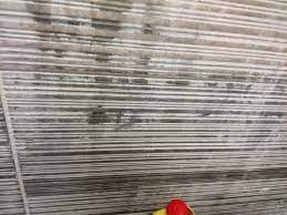 Evin en çok kullanılan alanlarından mutfak, banyo ve tuvalet fayansları zamanla kirlenir. Fayanslar Uzerindeki Derzleri Tamamen Sokmek