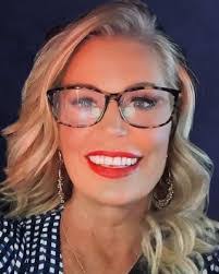 Ashley Singerman's Instagram, Twitter & Facebook