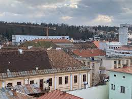 Pe langa acestea gasesti si multe alte oferte imobiliare pentru birouri de vanzare, dar si pentru apartamente, case, camere, terenuri, depozite, garaje de vanzare si de inchiriat pe cel mai bun site de imobiliare din românia. Universitari Clujeni CriticÄƒ Hotelul Autorizat De PrimÄƒrie In Centrul Clujului LangÄƒ Zidul Medieval Al OraÈ™ului È™i Il ConsiderÄƒ O HidoÈ™enie ProiectanÈ›ii Au In Portofoliu È™i Hotelul Golden Tulip Ana Dome Din OraÈ™