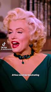 Marilym Monroe Lady Jumping into Pool