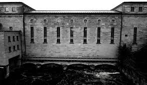 Am Wasserkraftwerk Landmarks Louvre Travel