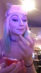 Nina Burns's Instagram, Twitter & Facebook