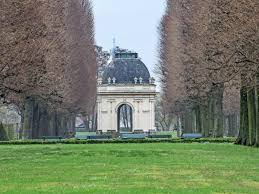 There's a mix of different european style gardens such as baroque, french and italian, the garden of golden figures is especially attractive and the great cascade. Fur Eine Million Euro Tempel In Den Herrenhauser Garten Werden Saniert