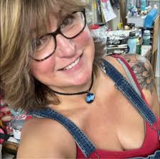 What are some friendly groups to join for self-promoting side hustles and  businesses?