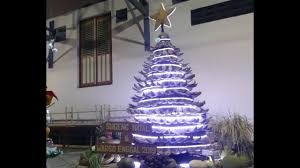 Berbicara soal dekorasi natal pasti yang langsung terpikirkan adalah pohon cemara dengan ingin membuat dekorasi natal yang beda dan antiribet? Pohon Natal Unik Dari Barang Bekas Net Yogya Youtube