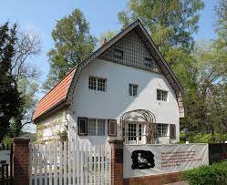 Das künstlerehepaar hatte den ort seit 1952 als sommersitz ausgewählt. Brecht Weigel Museum Wikipedia