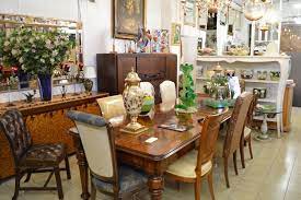 Tutto Cio Che Fa Bella La Tua Casa Armadi Letti Lampadari Oggetti D Arte Specchi Cucine Classiche E Moderne Tess Arredamento Arredamento Casa Lampadari
