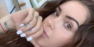 Elle s'est notamment fait connaître du grand public avec ses performances humoristiques et musicales sur youtube en 2014 et avec sa. Nabilla Hilarante Sur Le Son Je Remercie Mon Ex De Camille Lellouche Mce Tv