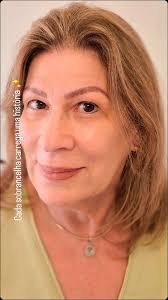 Aqui, nunca foi só sobre pigmento. Sempre foi sobre respeitar o que já  existe. Cada escolha, cada técnica e cada protocolo são pensados para  preservar o natural, cuidar da saúde dos fios