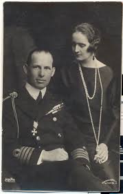 N.21 aprilie 1926) este regina a șaisprezece state suverane, cunoscute sub numele de commonwealth.acestea sunt: PoveÈti Uitate Din Istoria Familiei Regale A Romaniei