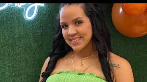 𝐉𝐨𝐯𝐞𝐧 𝐩𝐨𝐧𝐜𝐞𝐧̃𝐚 𝐩𝐢𝐞𝐫𝐝𝐞 𝐥𝐚 𝐯𝐢𝐝𝐚 𝐭𝐫𝐚𝐬 𝐞𝐥  𝐧𝐚𝐜𝐢𝐦𝐢𝐞𝐧𝐭𝐨 𝐝𝐞 𝐬𝐮𝐬 𝐠𝐞𝐦𝐞𝐥𝐚𝐬 17 JUL 2024 Por  Telenoticias PR- Cristina Marie Lagares, una ponceña de 27 años, falleció  luego de someterse a una cesárea