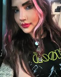 Hello! 👋👽 Rainy night in Nashville. Ready to rock! #hello #rainynight  #nashville #basementeastnashville #basementeast #salivaband #clickclickboom  #rocknroll