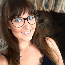 Laura Bourne's Instagram, Twitter & Facebook