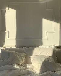 Pin By Asir Bozkurt On Flowers In Your Hair In 2020 Home Decor Aesthetic Bedroom Home