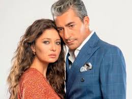 Hem oyunculuğu hem sesi ile kendine hayran bırakan erkan. Nurgul Yesilcay And Erkan Petekkaya Photos News And Videos Trivia And Quotes Famousfix