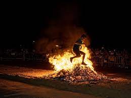 It is a celebration that is usually held on the beach with roaring bonfires, drinks, food and friends. Noche De San Juan 2021 In Spain Dates