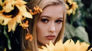 Hobby Lobby Challenge has teens doing photo shoots in craft stores