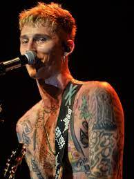 2020 the king of staten island tattoo shop owner (as colson baker). Machine Gun Kelly Geburtstag Alter Und Sternzeichen