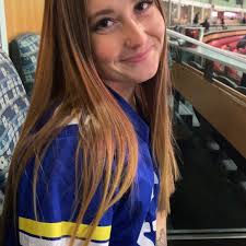 Kasey : I am a double bachelors student entering my masters program looking  to offer support to those who need it in English.