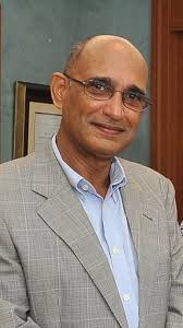 A propósito de “La fantasmal condición del escritor dominicano” de Carlos Enrique  Cabrera