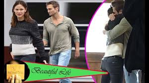 How many kids does jen garner have? Jennifer Garner And John Miller Are Seen For The First Time In A Passionate Pda After Breakfast Date Youtube