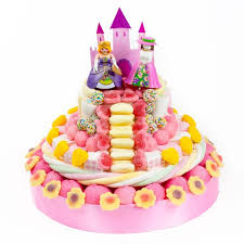 Mon gâteau de bonbons n'est jamais pareil, j'invente des formes, des couleurs, des animaux et d'après ça, je pique les cures dents dans les bonbons que je pique ensuite dans mon isolant. Gateau Bonbon Princesse