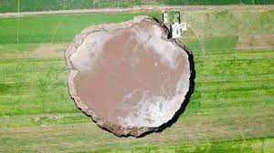 El gran socavón que apareció en puebla, sigue creciendo y sigue sin explicación. Mnsqrjwl5fbwym