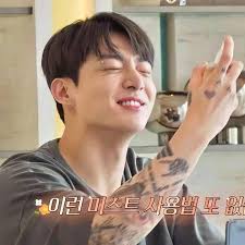 Roberto saco de un museo las 5/12 partes de un rollo de fotografias .Por la  tarde tomo 1/6 partes del mismo