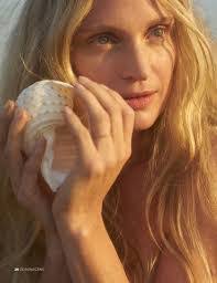 Amy Wesson's Instagram, Twitter & Facebook