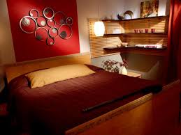 The simple lines, fluid forms and retro colors appeal to the minimalist, the traditionalist and the contemporary design aficionados. Midcentury Modern Bedroom Hgtv