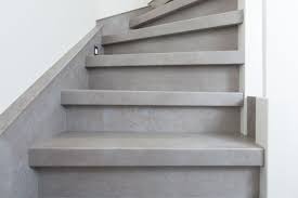 een betonlook trap is helemaal trending in interieur land het past goed in een industriele woonstijl of een strak interieur bet trap trap opknappen verf trap