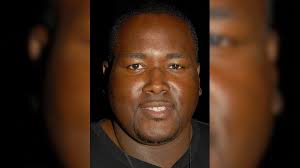 Blind Side' star delivers message to Newsome High kids