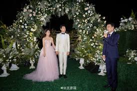 #王彥霖艾佳妮婚禮現場照# #王彥霖婚禮現場照# @王彥霖 @艾佳妮a 今日舉行海島婚禮，兩人身穿中式禮服，喜氣滿滿。接親兄弟團成員有@尹正 @曲哲明 @秦俊杰 @韓東君elvishan @王鶴棣_dylan 等，接親現場圖看著氛圍也. D6qg2fsvj Faum