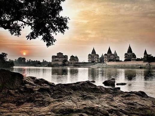 A #quaint #town on the bank of river Betwa, #Orchha is an enthralling site with medieval splendor. In this town proudly stand the cenotaphs of erstwhile Orchha rulers belonging to the Bundela