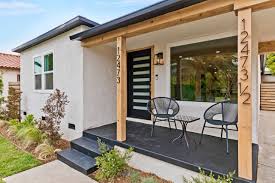 Explore a wide variety of modern deck designs and discover new ideas for layouts, material and decor. 75 Beautiful Contemporary Front Porch Pictures Ideas July 2021 Houzz