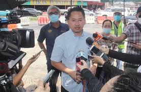 Suruhanjaya pencegahan rasuah malaysia (sprm) telah menahan seorang lagi suspek bagi membantu siasatan kes salah guna kuasa dan rasuah melibatkan projek infrastruktur membabitkan jabatan air negeri sabah (jans) bernilai rm3.3 bilion. Sprm Tahan Pengarah Jabatan Air Orang Kanan Peter Kes Projek Infrastruktur Rm1 5b
