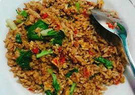 Masak yuk 20 resep nasi goreng sederhana paling enak, spesial dan praktis. Resep Nasi Goreng Ala Abang Yg Jualan Oleh Tia Lestiani Cookpad