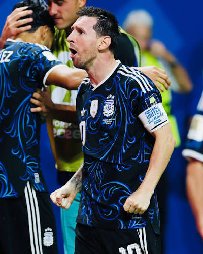 Lionel Messi assisted both of Argentina's goals against England. That means  he now has 8 goals and 4 assists in this World Cup at 39 years old 🤯