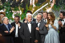 Jean Paul Belmondo With Claude Brasseur Francois Xavier Demaison En 2020 Jean Paul Belmondo Paul Belmondo Jean Paul