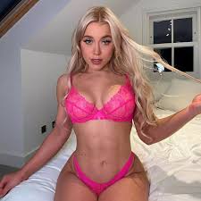 Elle Brooke hits out at weird adult star Lana Rhoades she could rope  back to reality - Daily Star
