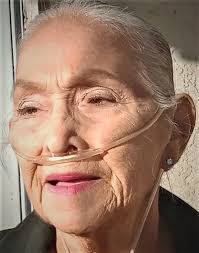 Linda Bencomo's Instagram, Twitter & Facebook