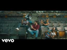 Spanish singer and songwriter alvaro soler first came to prominence in 2015 with his platinum single el mismo sol, released in a solo edition as well as a separate version with a feature by jennifer lopez.born in barcelona, soler initially played in a pop group called urban lights with his brother and a few friends. Letras La Cintura Alvaro Soler Music Videos Black Music Music Sites