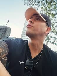 Relembrar os momentos especiais que desfrutamos com quem amamos é uma ótima  lembrança que guardamos.@liviaperacio_